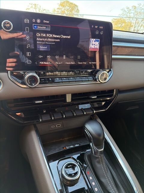 Used 2024 GMC Canyon Denali image 16