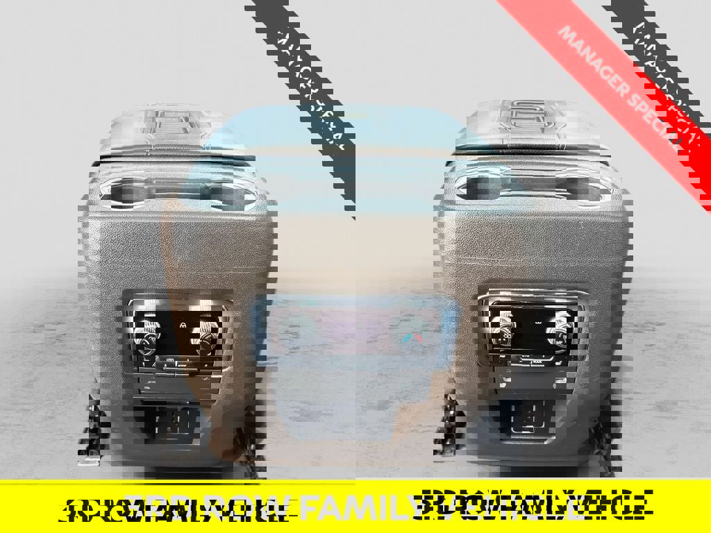 Used 2021 GMC Yukon SLT w/ SLT Premium Package image 11