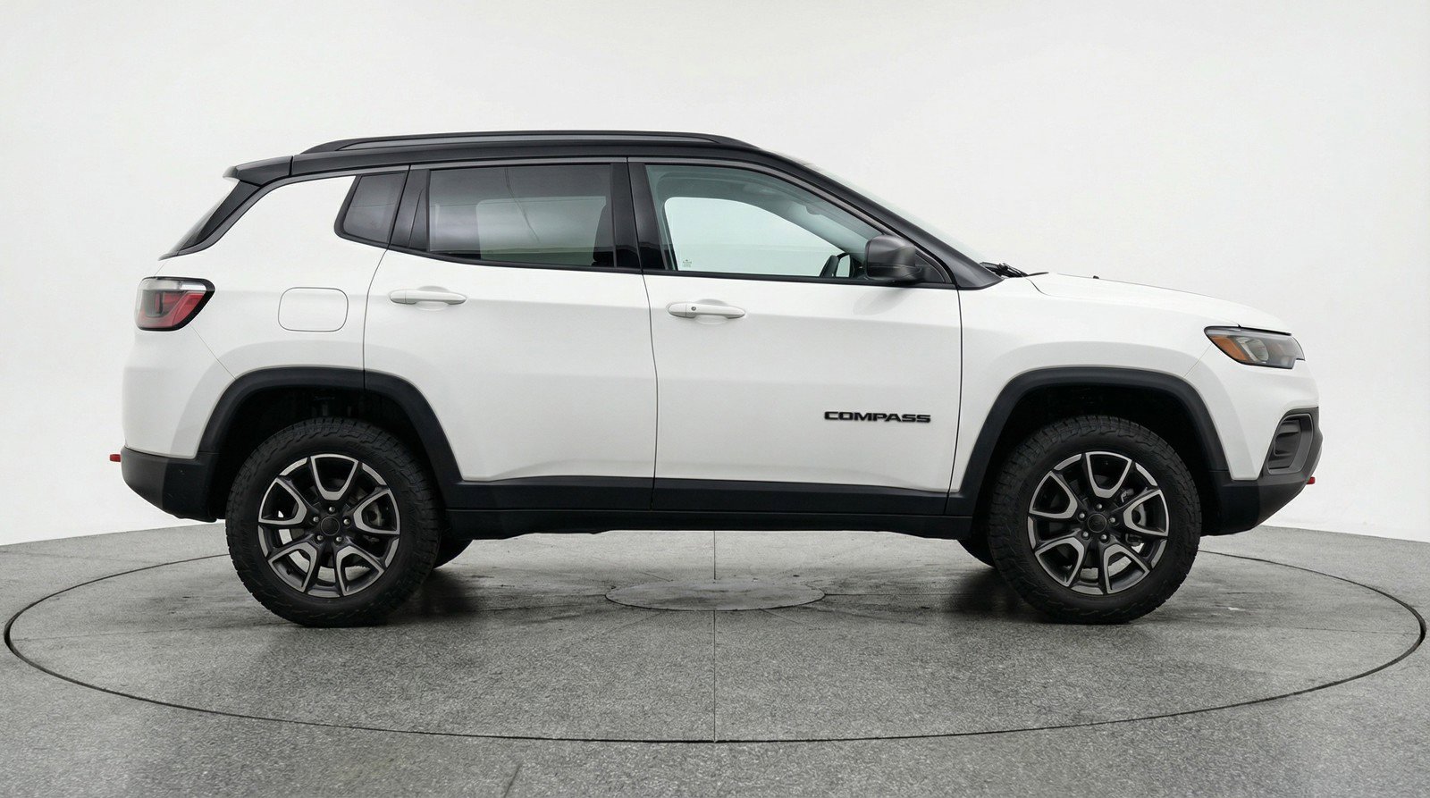 Used 2025 Jeep Compass Trailhawk AWD/4WD image 11