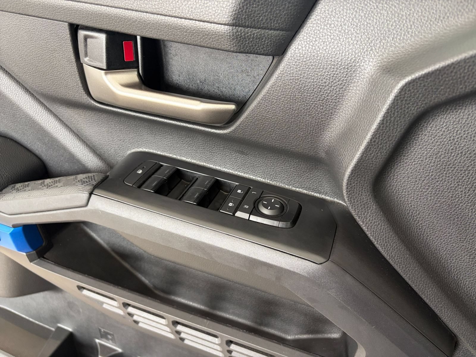 Used 2025 Toyota Tacoma TRD Off-Road AWD/4WD image 18