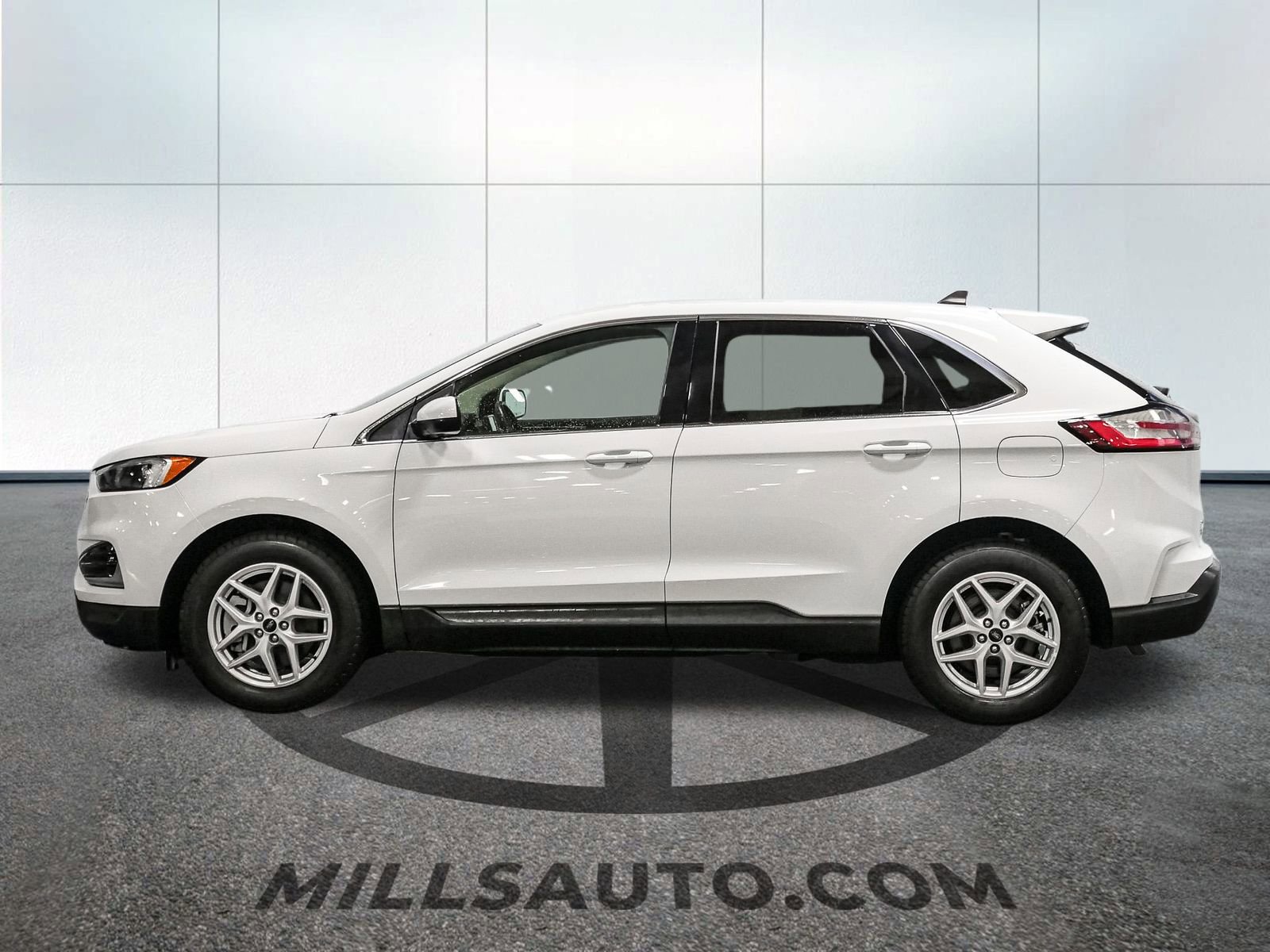 Used 2024 Ford Edge SEL image 3