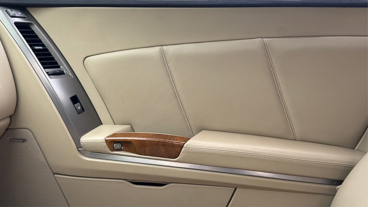 Used 2009 Cadillac XLR RWD image 38