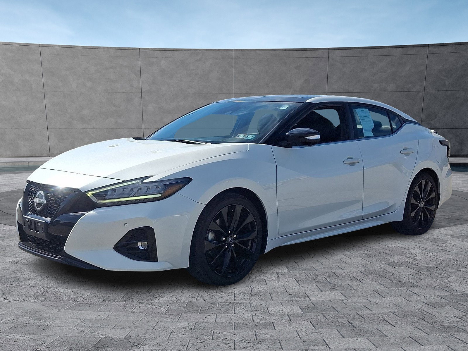 Used 2023 Nissan Maxima SR w/ Sport Mat Group FWD image 3