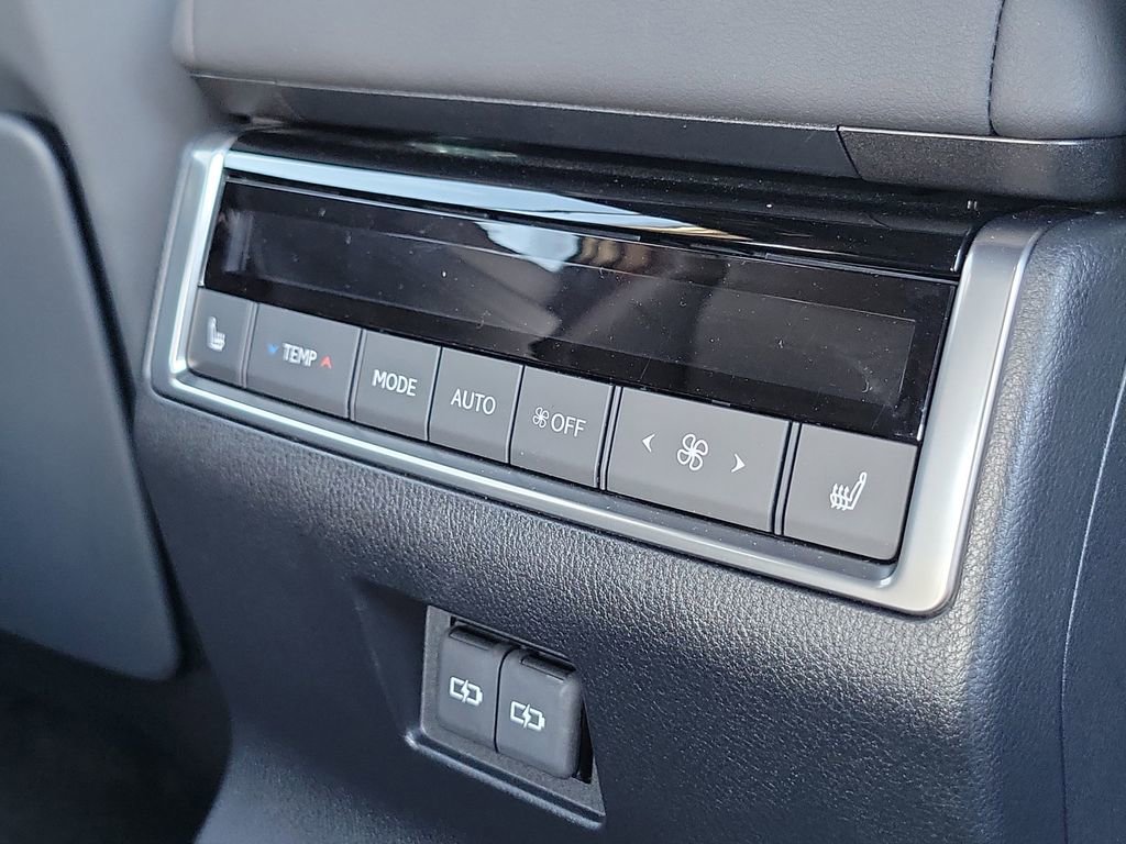 Used 2024 Lexus GX 550 w/ Accessory Package (31) image 24