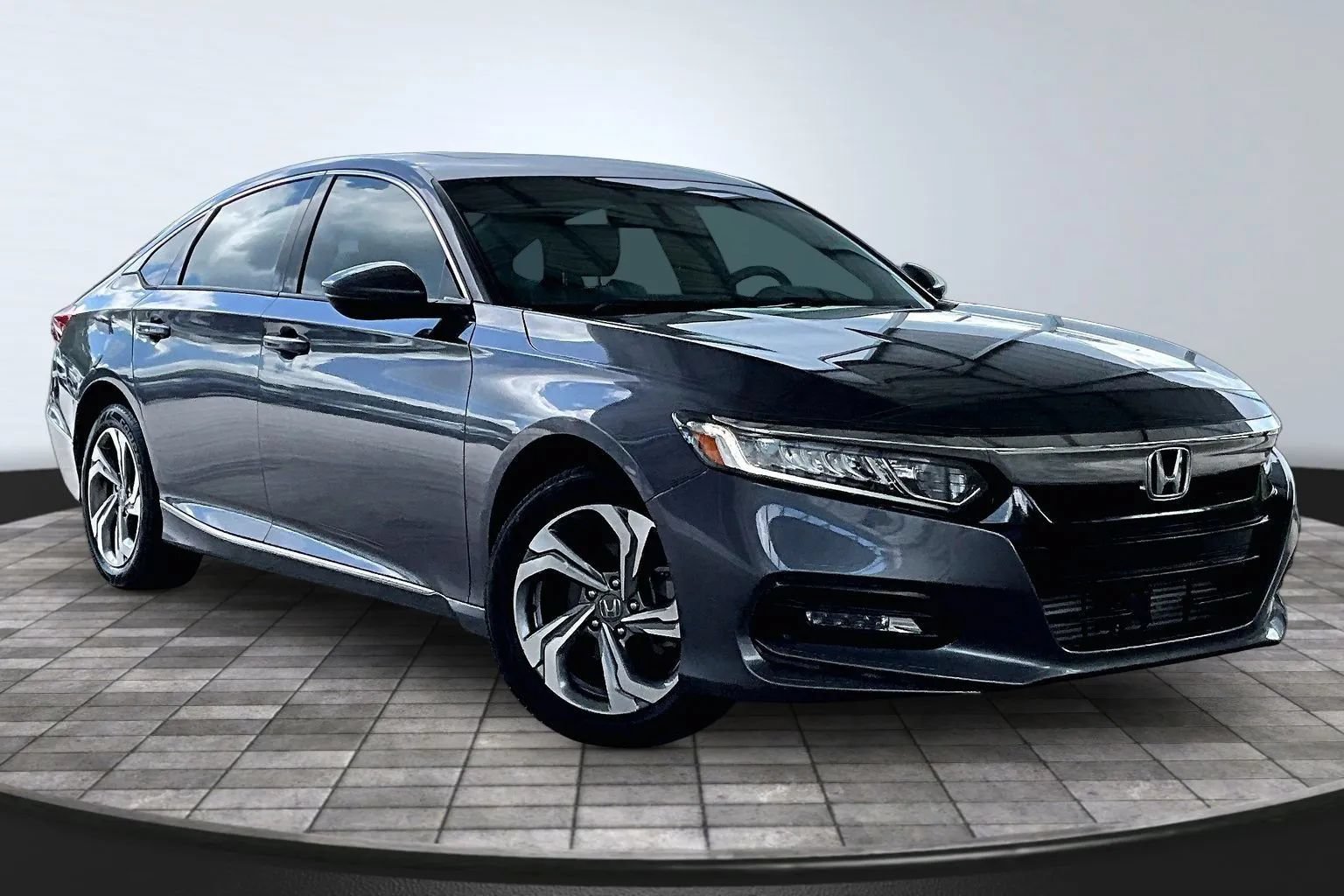 Used 2019 Honda Accord EX-L image 3