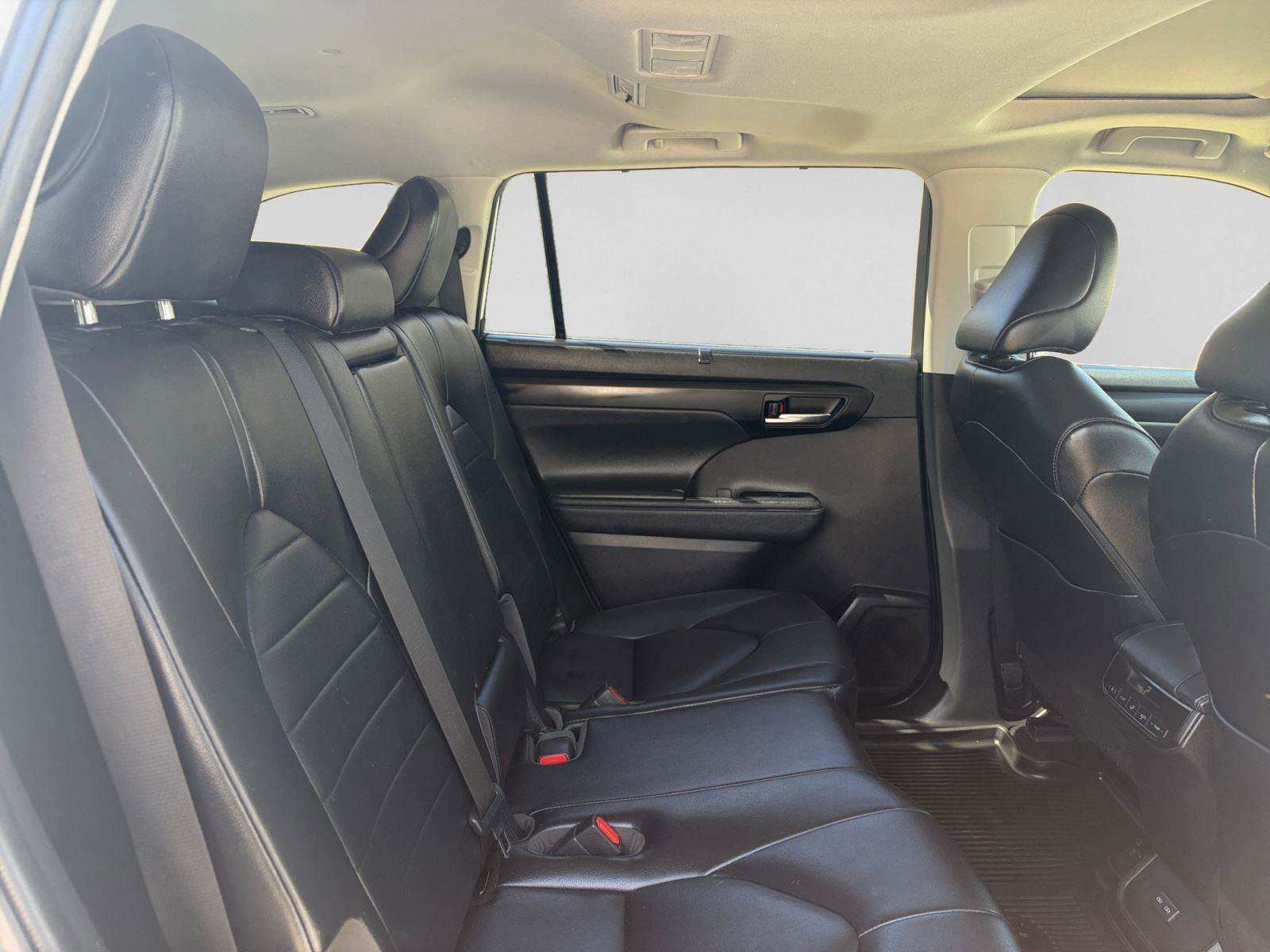 Used 2023 Toyota Highlander XLE image 23