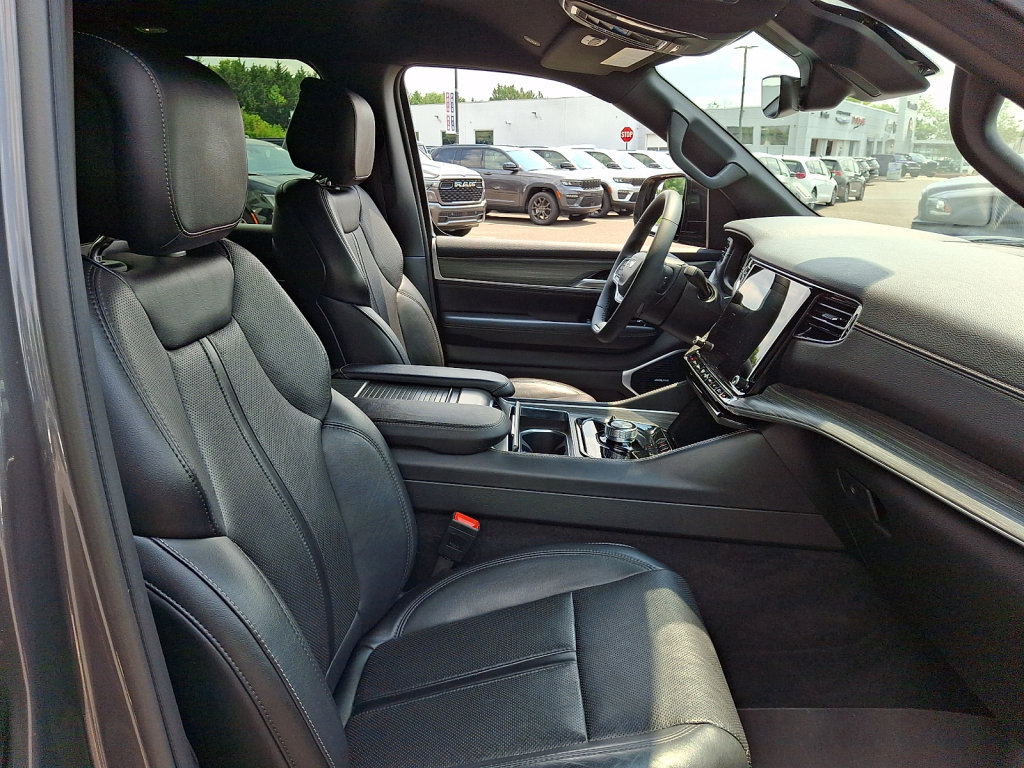 Used 2024 Jeep Wagoneer Series II AWD/4WD image 12