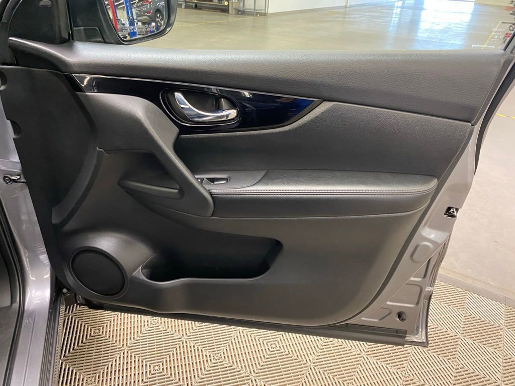 Used 2022 Nissan Rogue Sport SV w/ Technology Package image 18