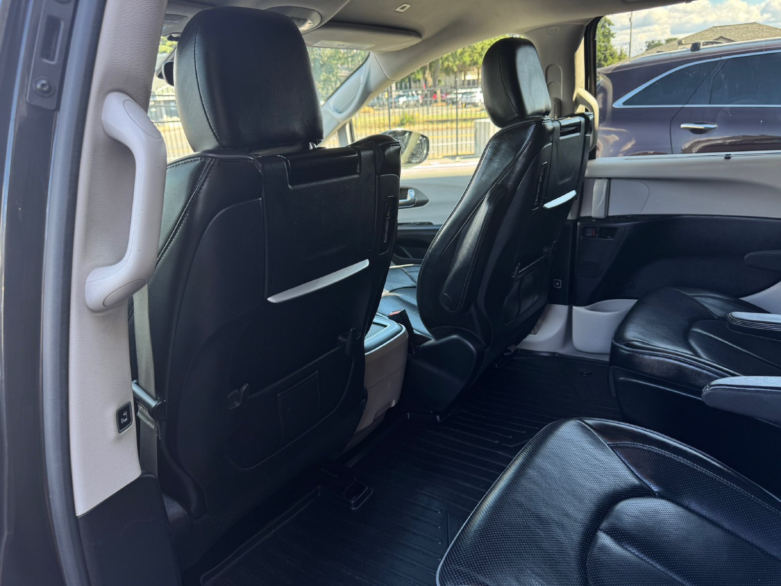 Used 2019 Chrysler Pacifica Limited w/ Advanced Safetytec Group FWD image 15