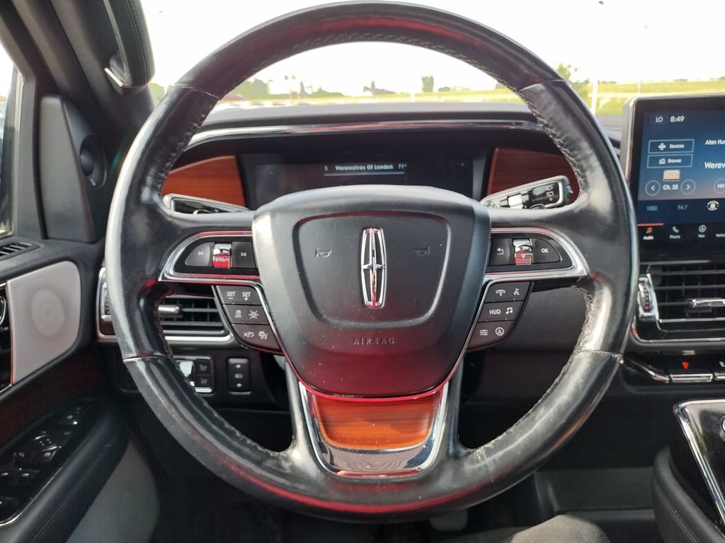 Used 2022 Lincoln Navigator Reserve AWD/4WD image 9