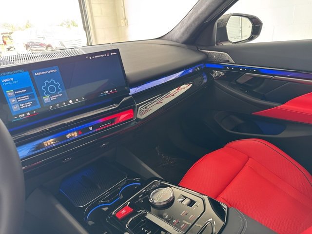 Used 2025 BMW M5 w/ Carbon Package image 25