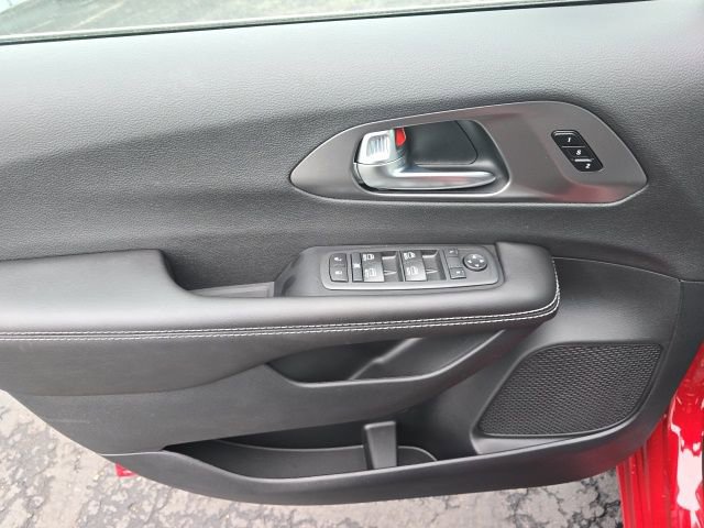 New 2026 Chrysler Pacifica Select image 9