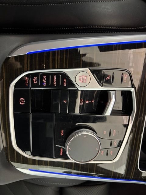 Used 2025 BMW X5 xDrive40i w/ M Sport Package AWD/4WD image 18