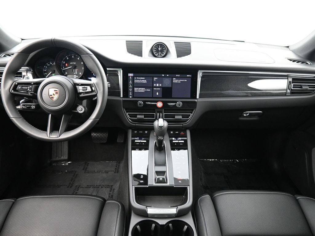 Certified 2025 Porsche Macan GTS image 6