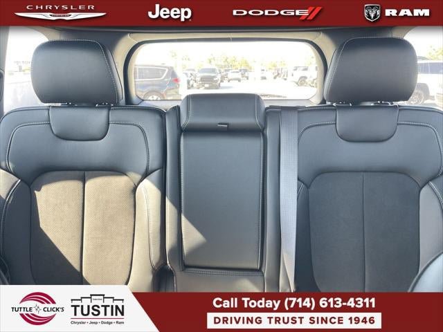 New 2027 Jeep Grand Cherokee Altitude AWD/4WD image 39