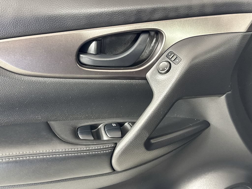 Used 2019 Nissan Rogue Sport S AWD/4WD image 15