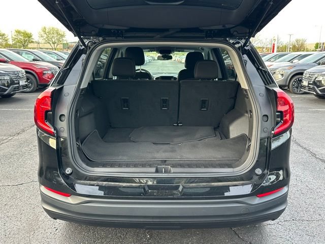Used 2024 GMC Terrain SLE AWD/4WD image 18
