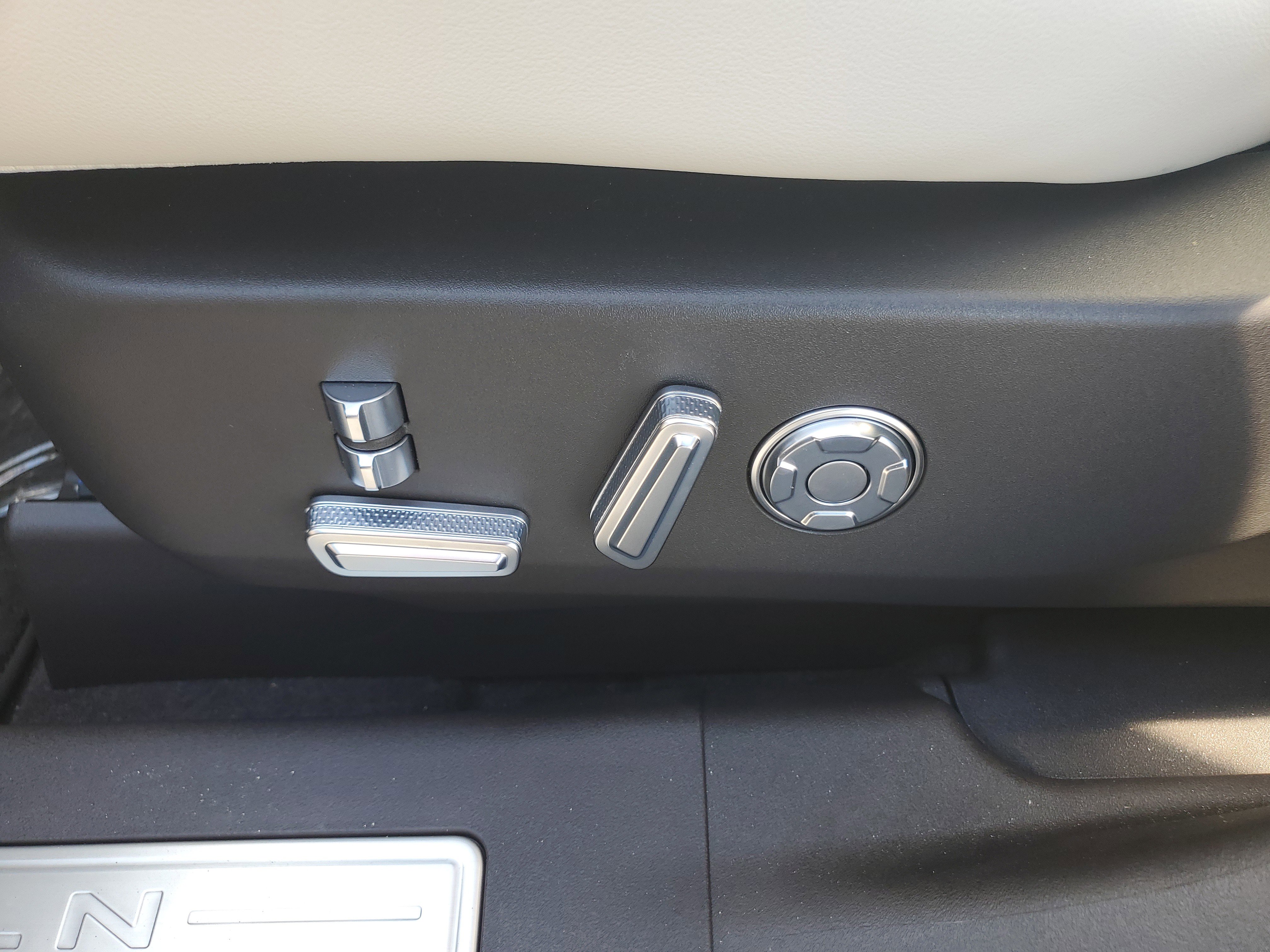 New 2025 Lincoln Nautilus Black Label image 12