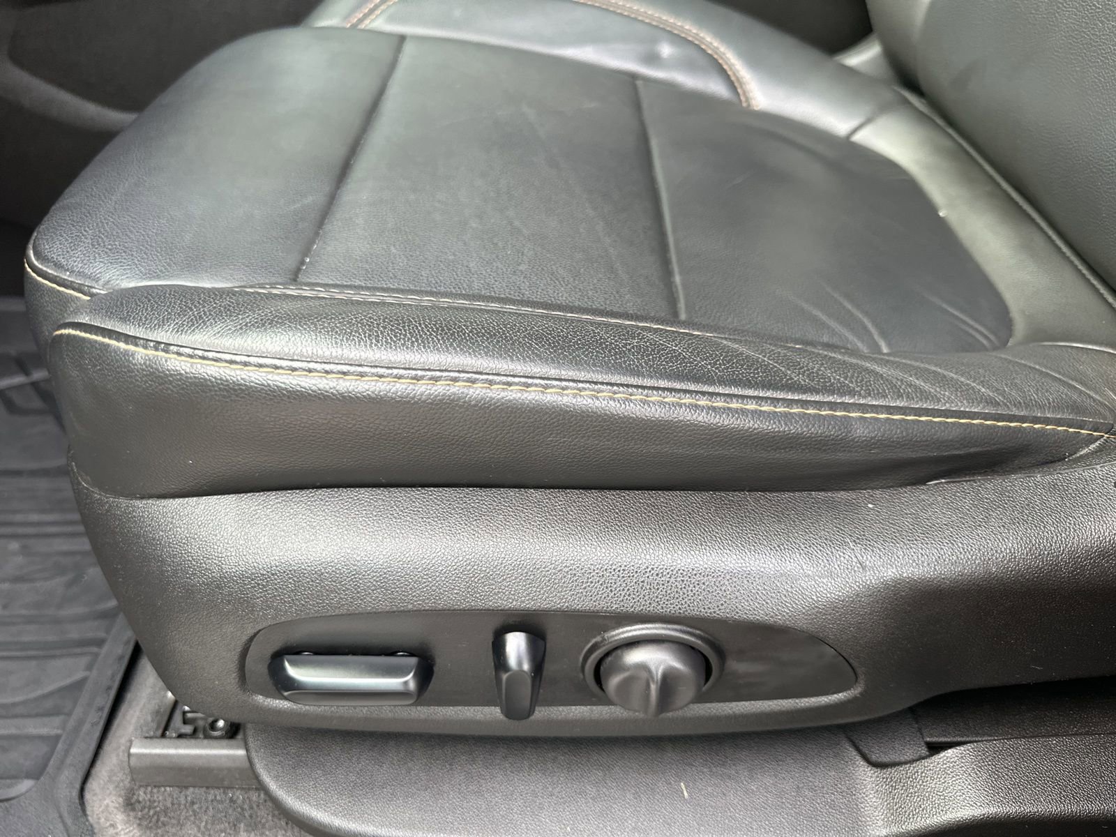 Used 2019 Chevrolet Traverse LT w/ LT Premium Package image 23