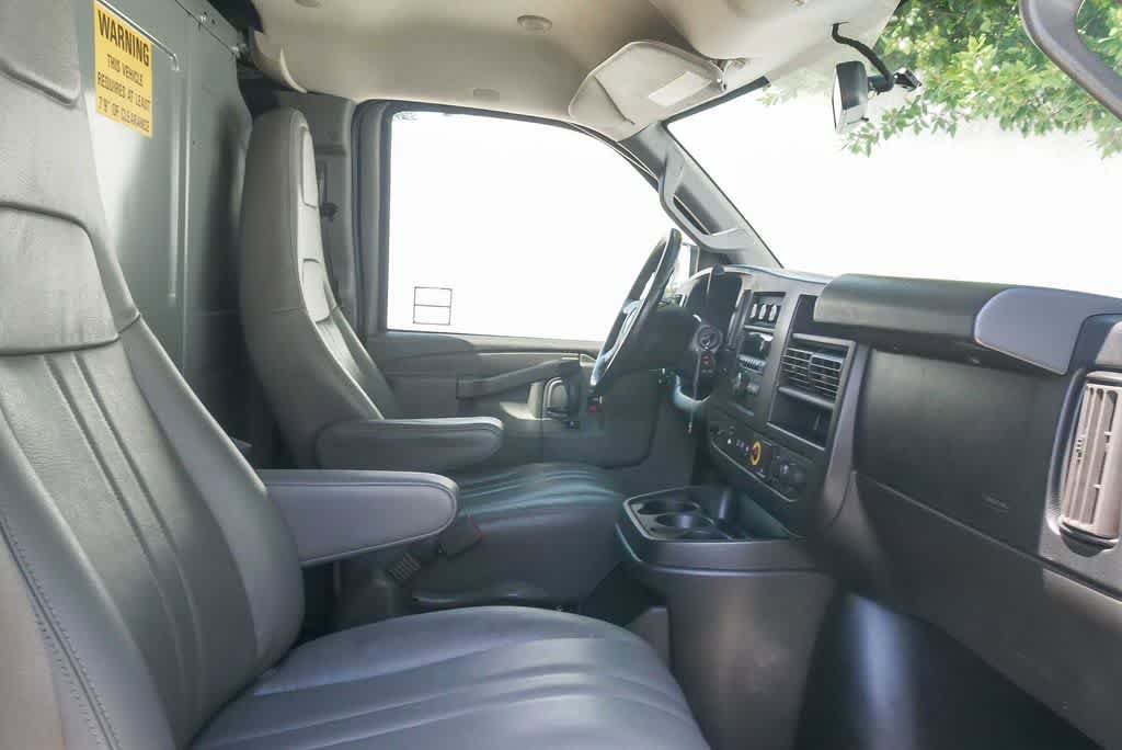 Used 2018 Chevrolet Express 2500 w/ Driver Convenience Package image 13