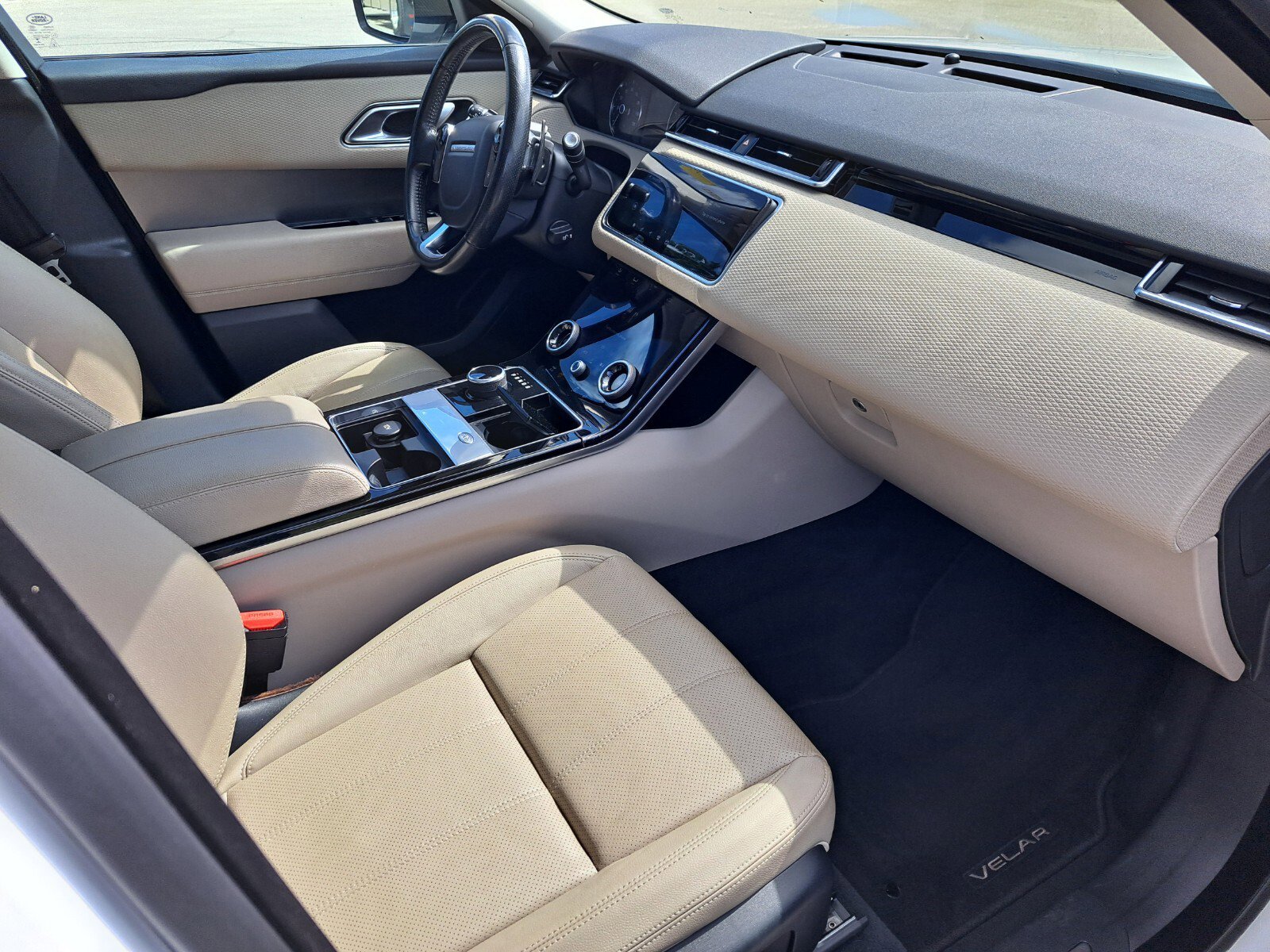 Used 2018 Land Rover Range Rover Velar S image 3