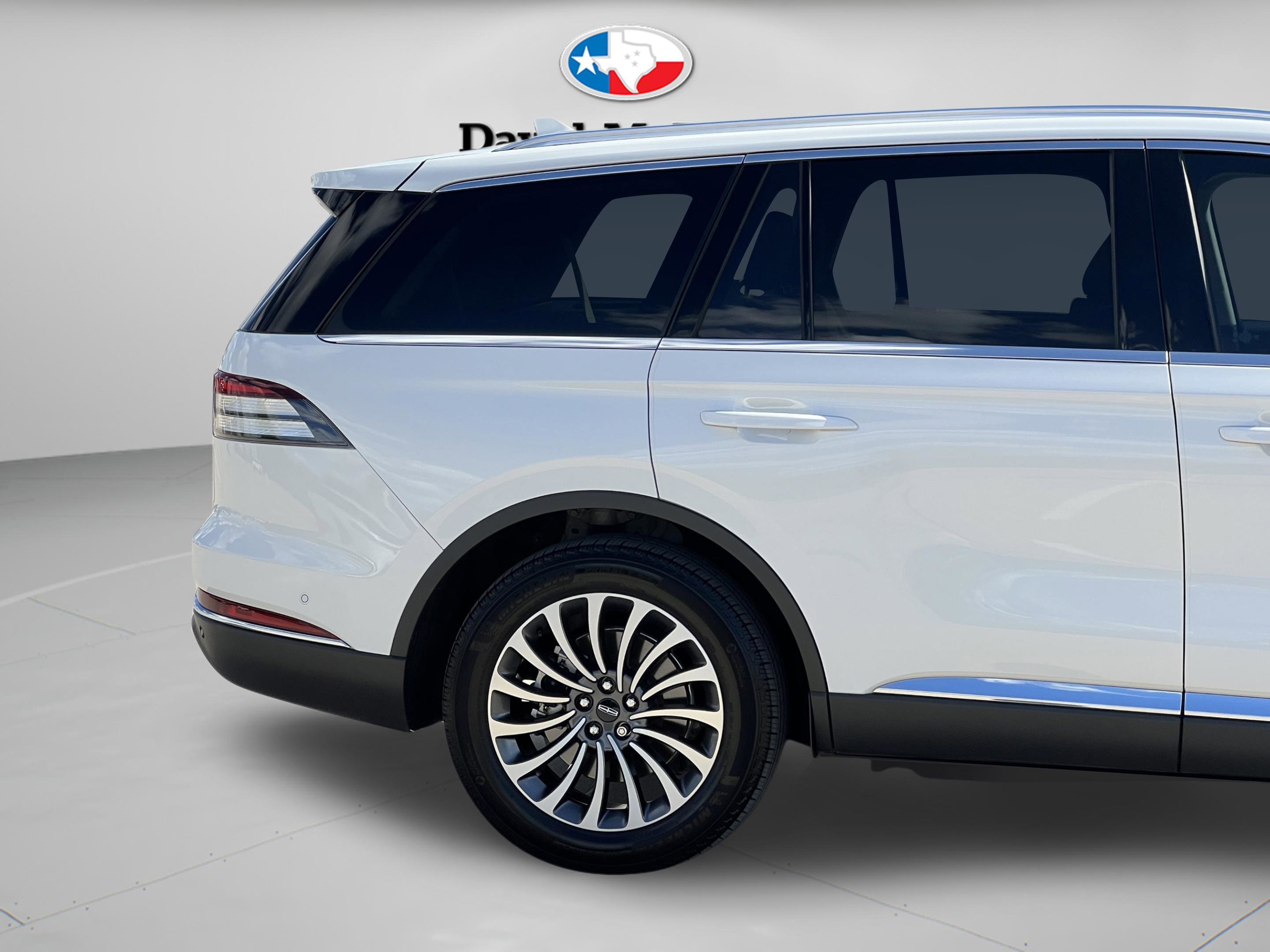 Used 2023 Lincoln Aviator Reserve w/ Equipment Group 201A image 35