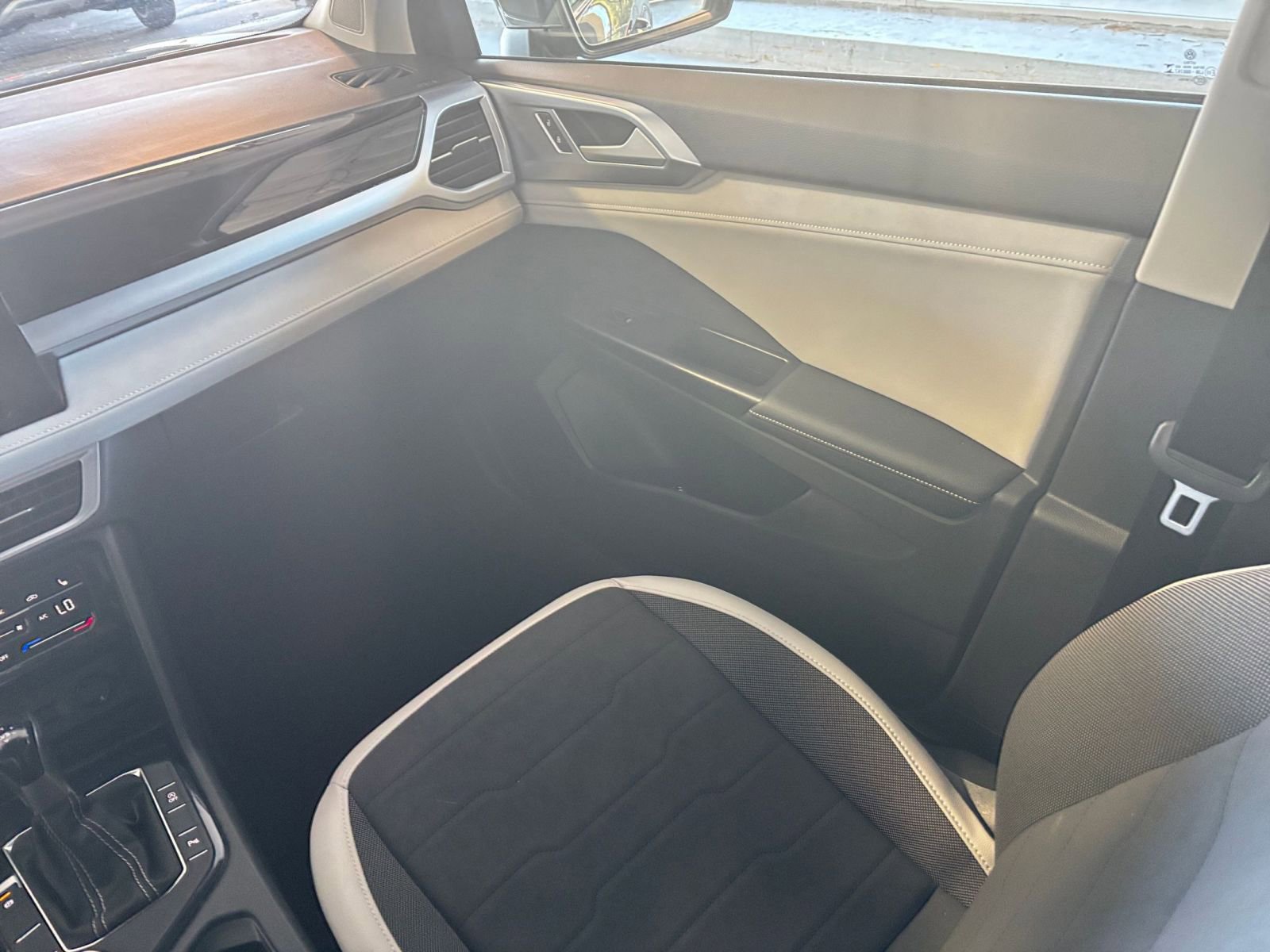 Used 2025 Volkswagen Taos SE image 40