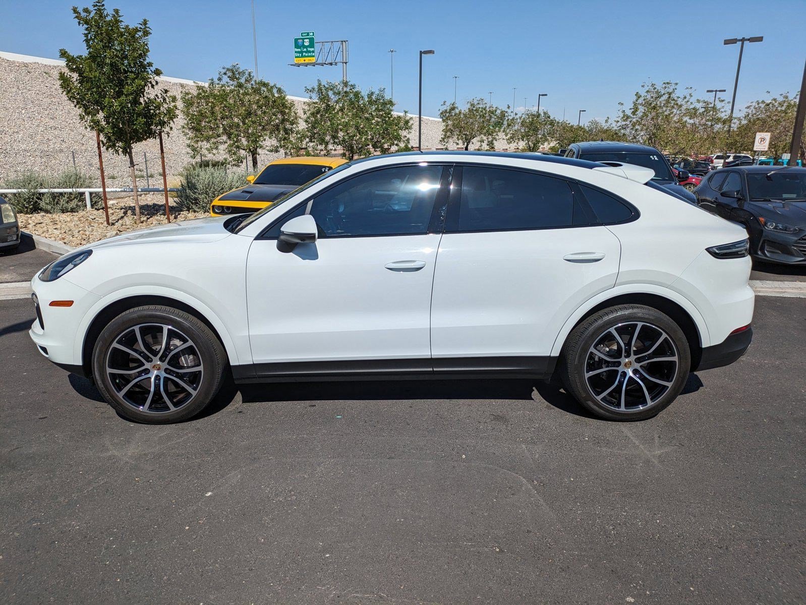 Certified 2023 Porsche Cayenne Coupe image 2