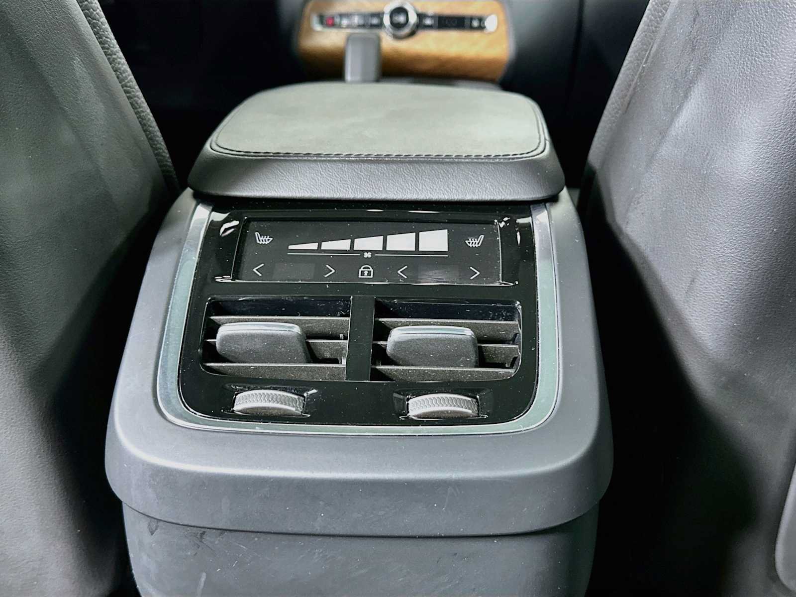 Used 2023 Volvo XC90 B5 Plus w/ Protection Package Premier AWD/4WD image 24