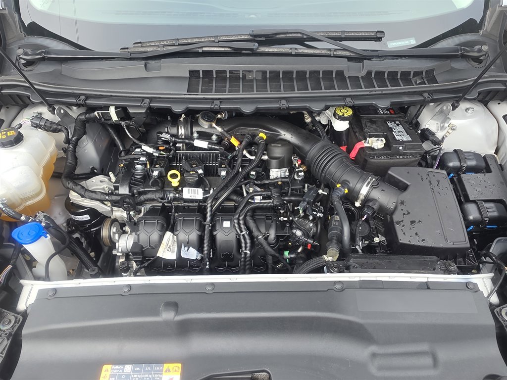 Used 2020 Ford Edge SE image 4