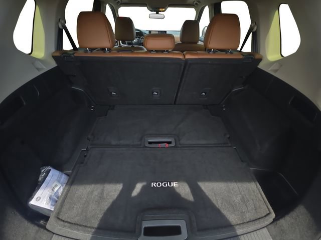 Used 2025 Nissan Rogue Platinum w/ Platinum Premium Package image 13