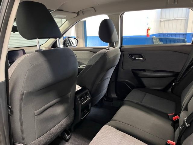 Used 2022 Nissan Rogue SV AWD/4WD image 17