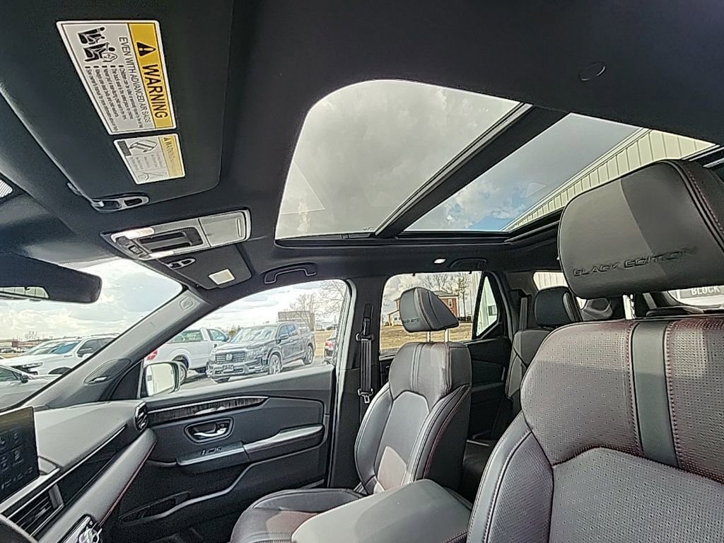 Certified 2025 Honda Pilot Black Edition image 15