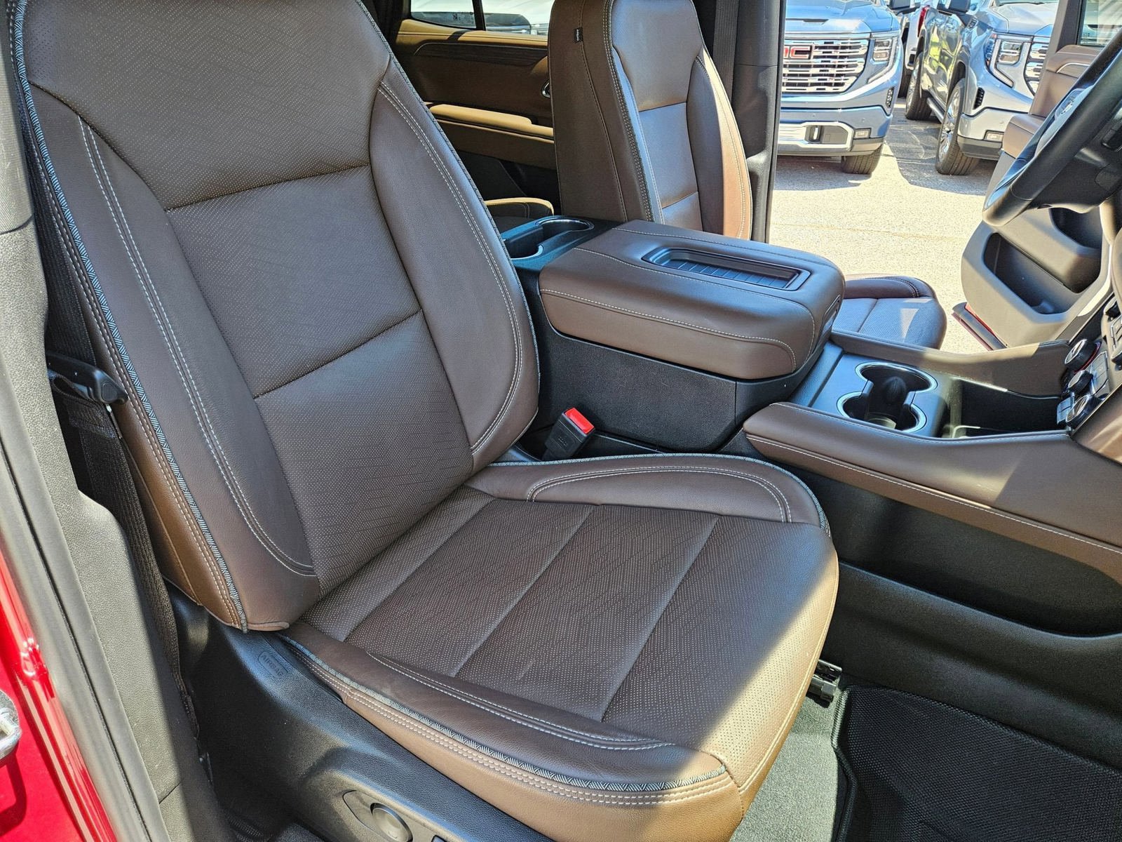 Used 2024 Chevrolet Tahoe High Country w/ Advanced Technology Package AWD/4WD image 30