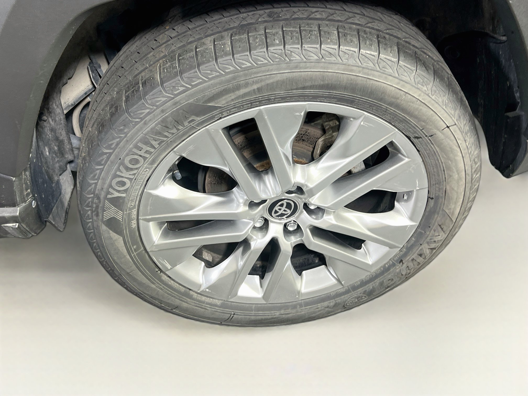 Used 2020 Toyota RAV4 Limited AWD/4WD image 30