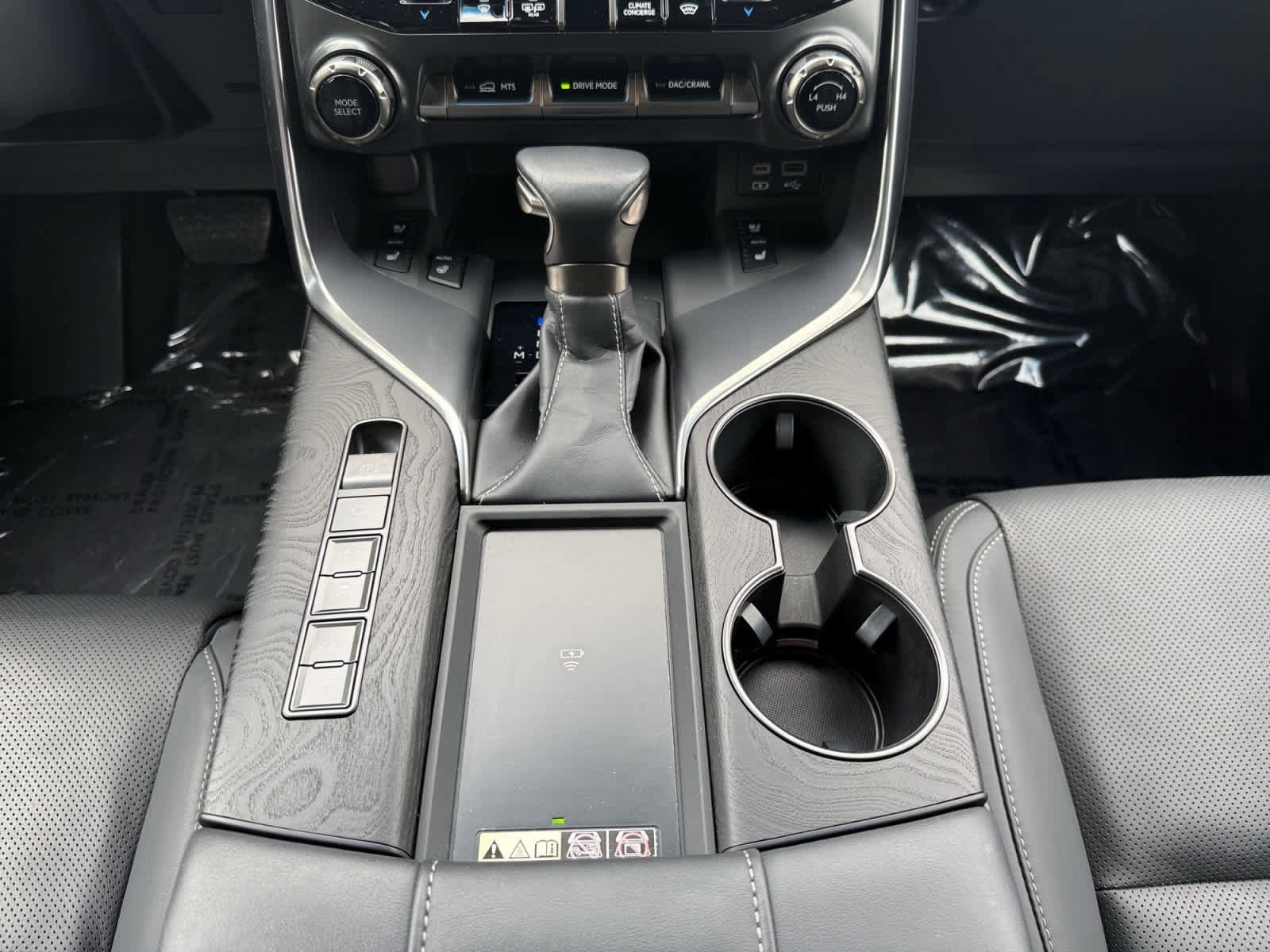 Used 2024 Lexus LX 600 4WD w/ Luxury Package image 15