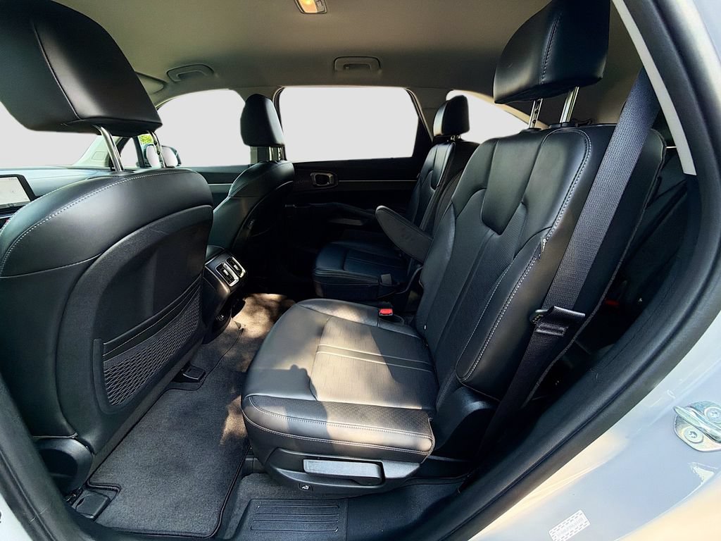 Used 2025 Kia Sorento EX AWD/4WD image 24