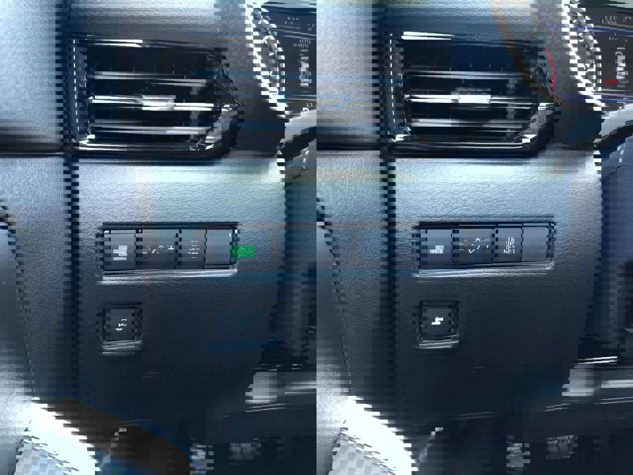 New 2025 Nissan Sentra SR w/ Midnight Edition image 18