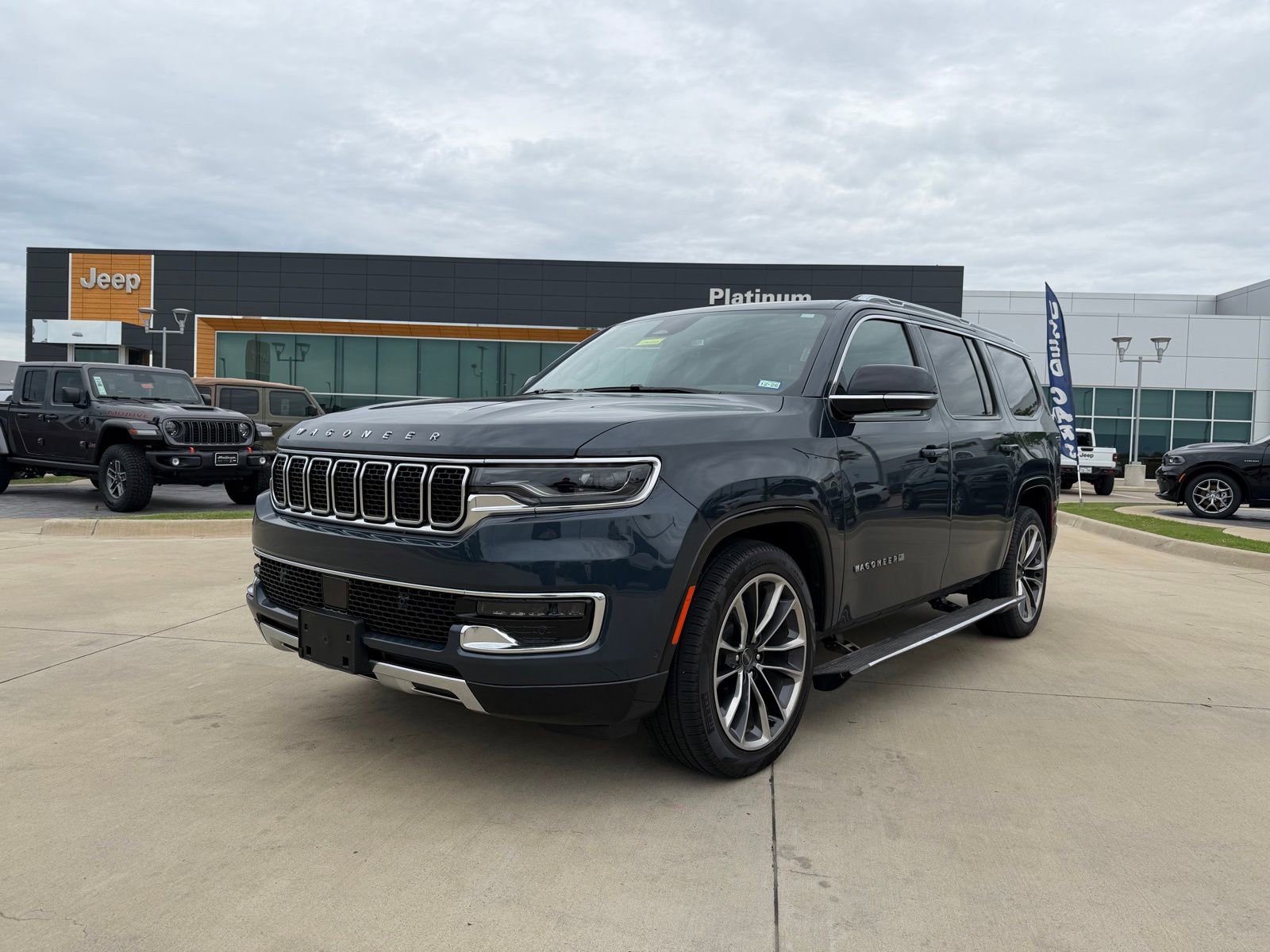 Used 2024 Jeep Wagoneer Series III w/ Premium Group I AWD/4WD image 1