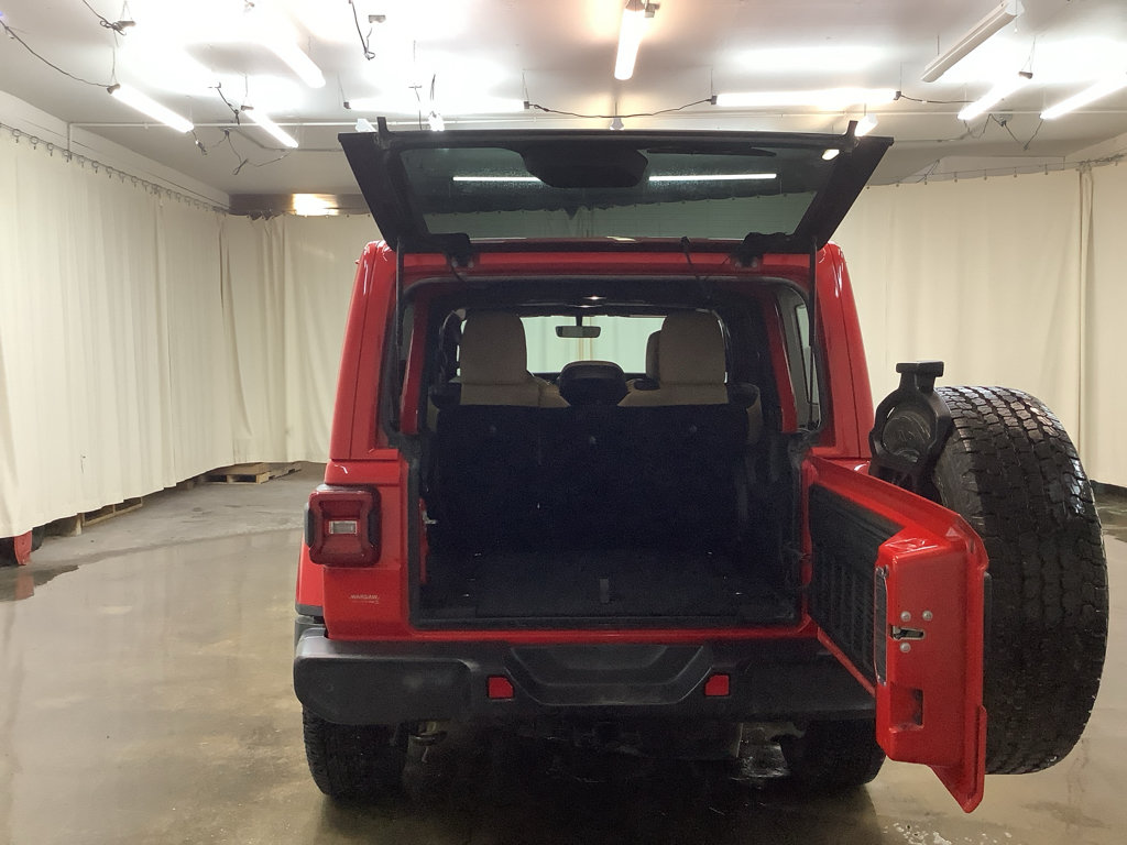 Used 2018 Jeep Wrangler Unlimited Sahara AWD/4WD image 8