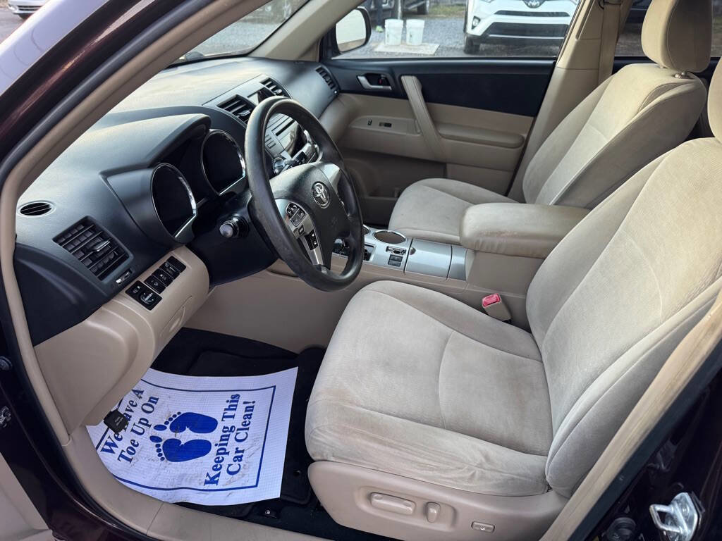 Used 2012 Toyota Highlander FWD w/ Tech Pkg image 7