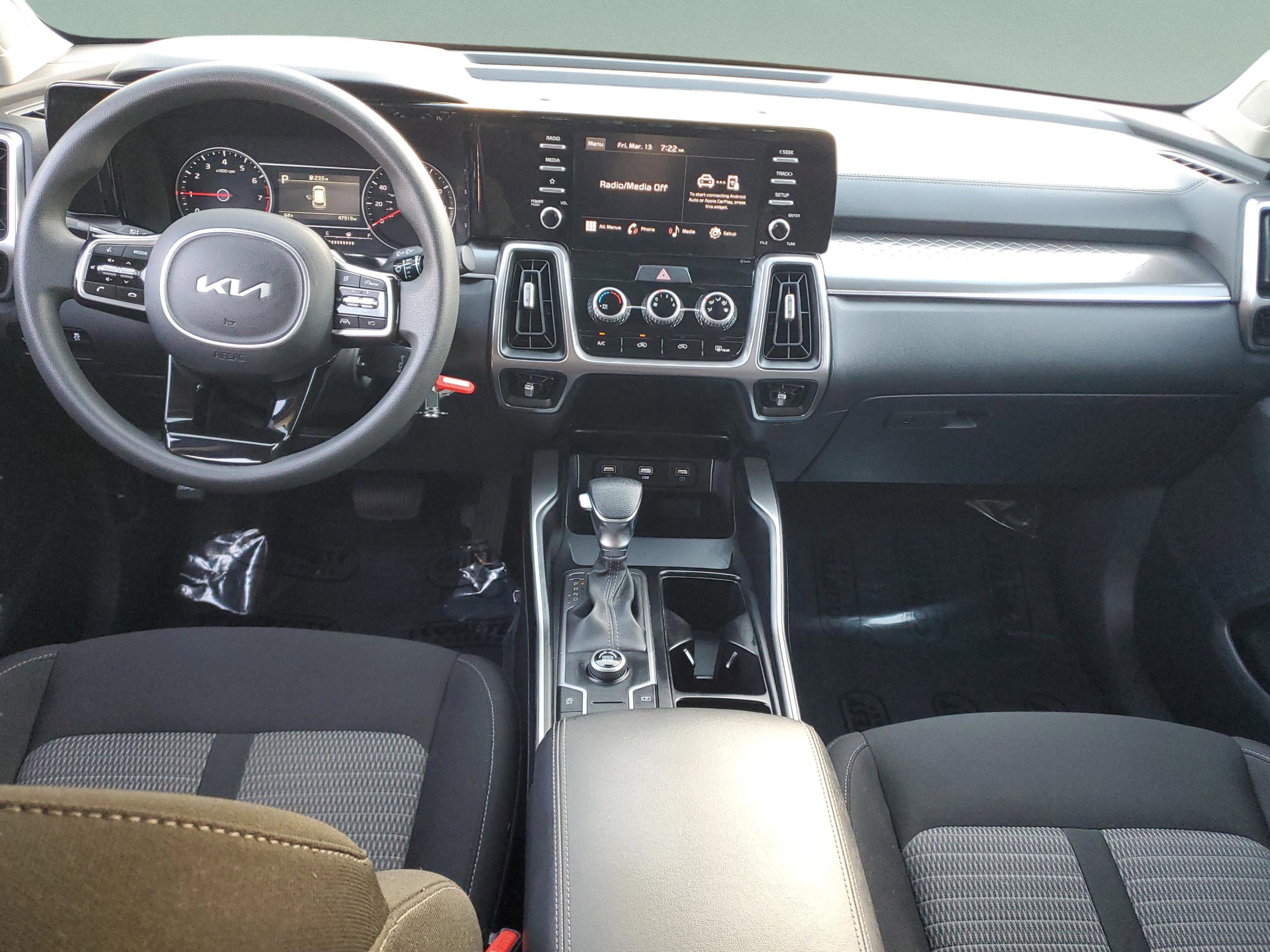 Certified 2023 Kia Sorento LX image 12