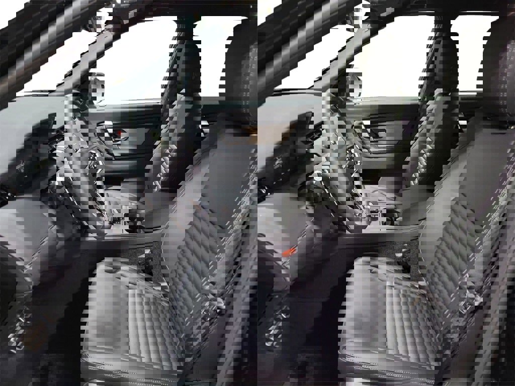 New 2025 Land Rover Discovery Sport Dynamic SE image 13