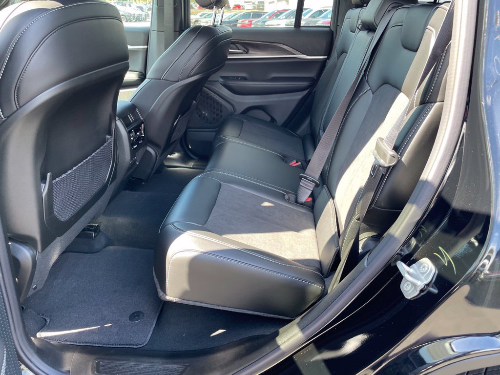 New 2027 Jeep Grand Cherokee Altitude AWD/4WD image 12