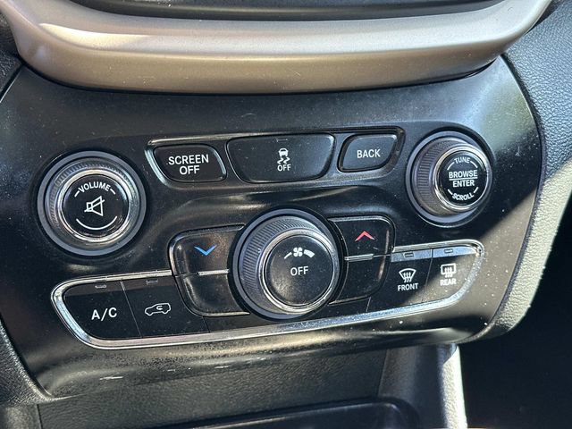 Used 2015 Jeep Cherokee Latitude w/ Cold Weather Group FWD image 22