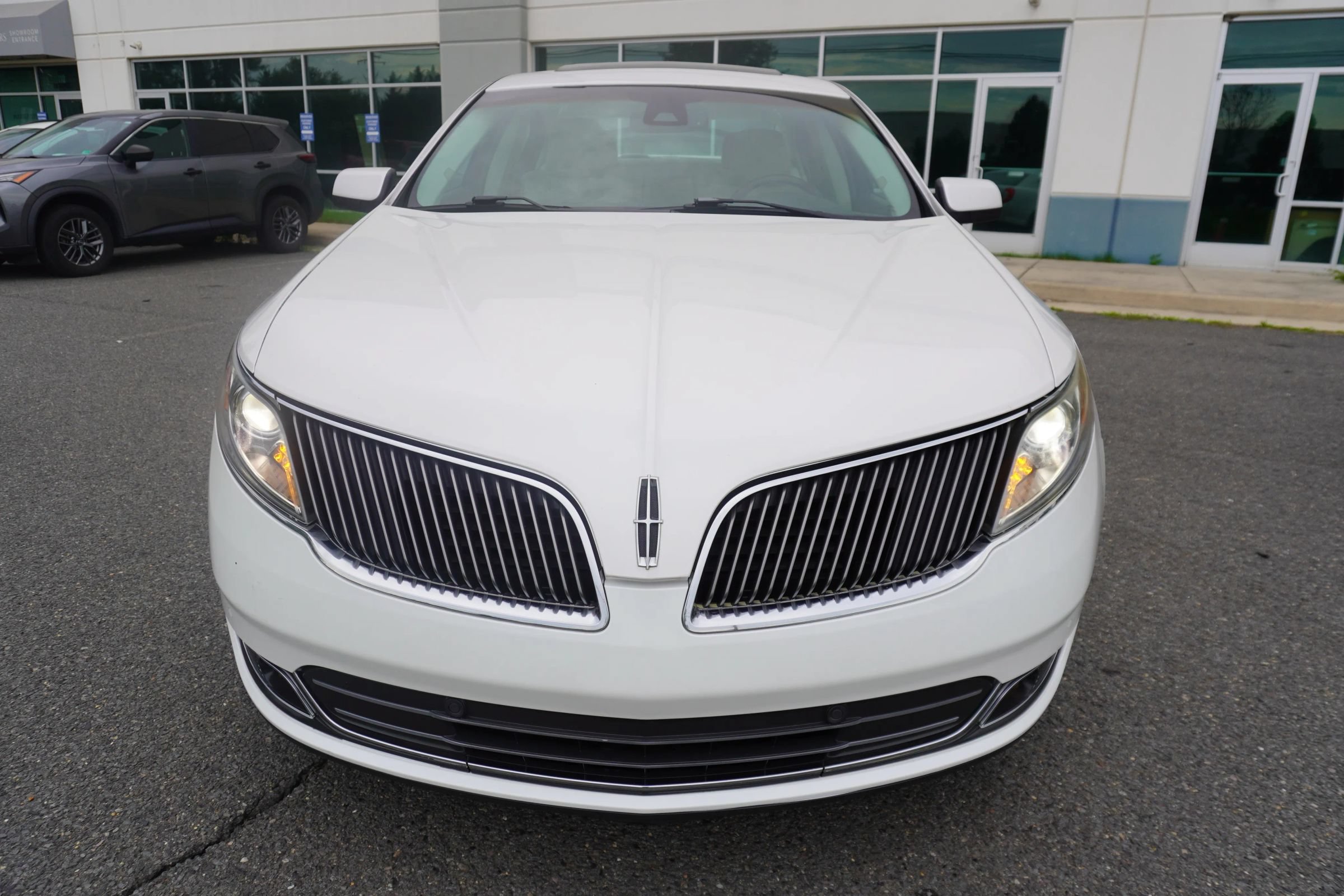 Used 2013 Lincoln MKS FWD image 2