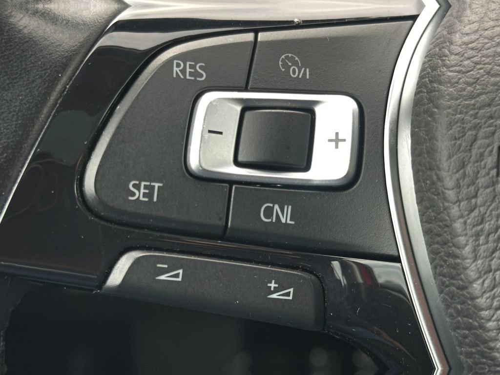 Used 2016 Volkswagen Golf SE image 21