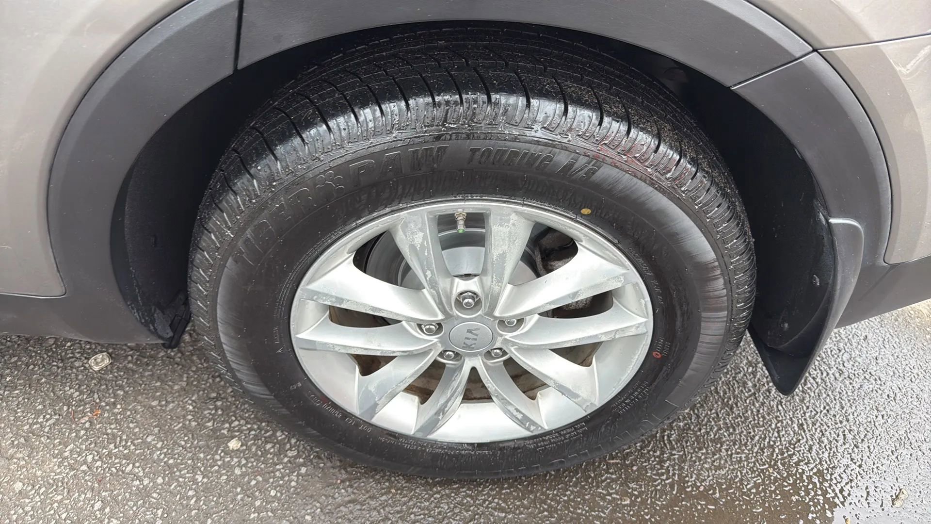 Used 2017 Kia Sorento LX image 9