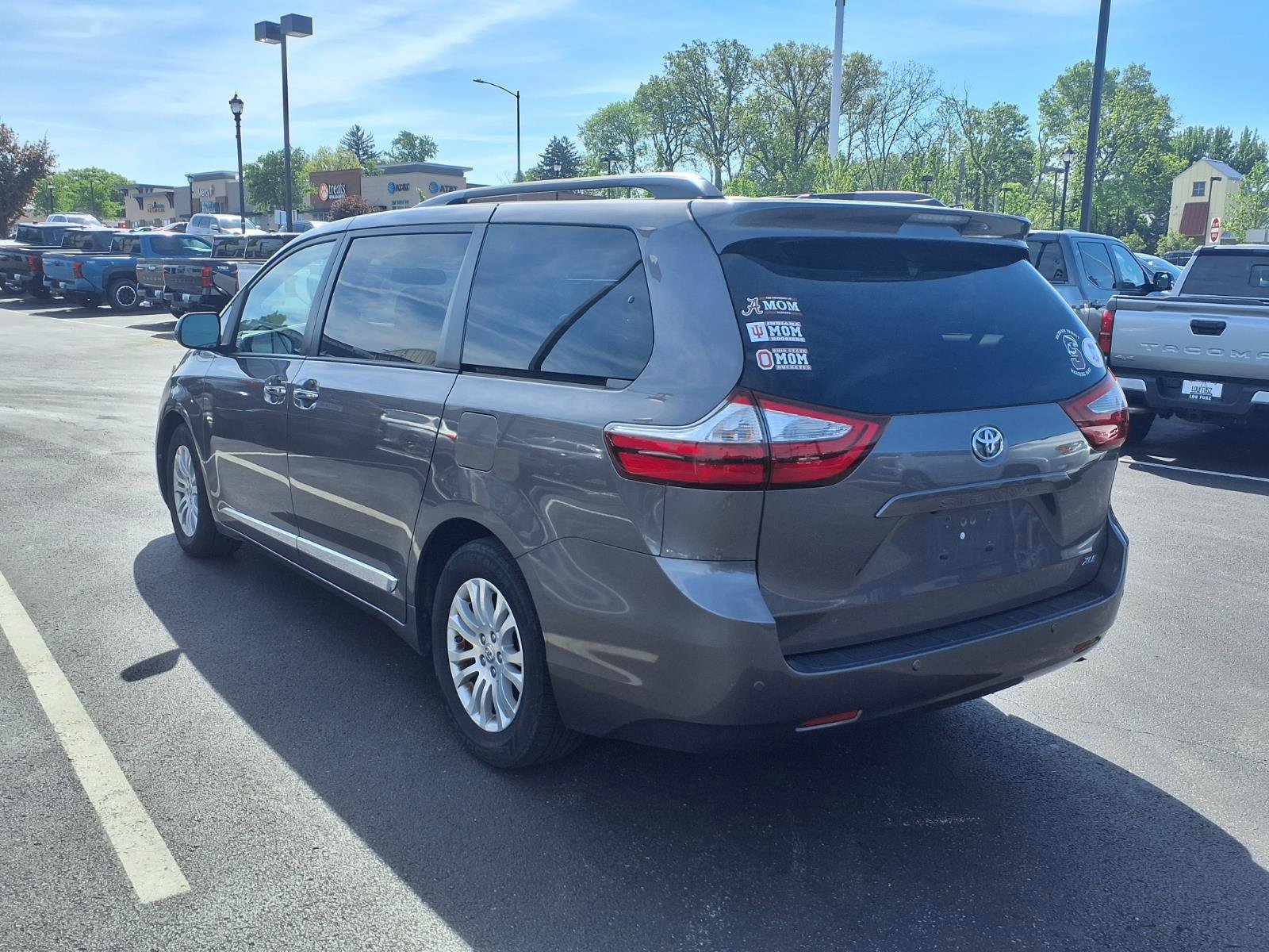 Used 2017 Toyota Sienna XLE Premium FWD image 29