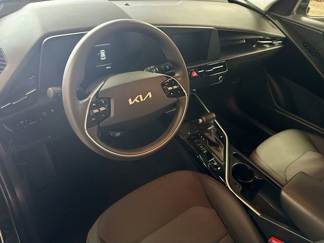 Used 2025 Kia Niro LX image 9